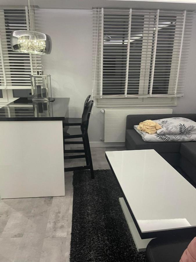 Apartament Poniatowa Appartement Buitenkant foto